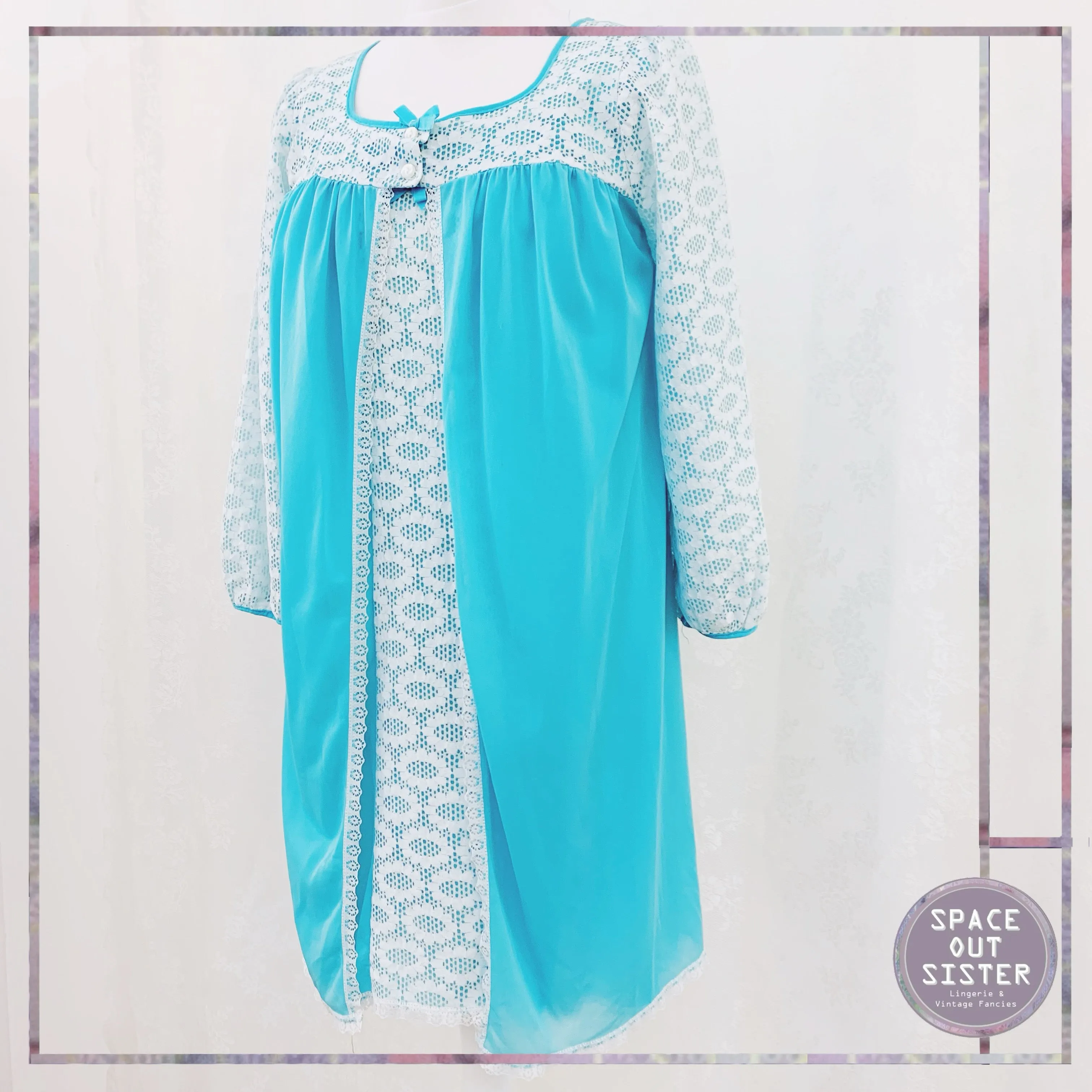 Circa 1960s Vintage Odetta Short Nightdress & Negligee
