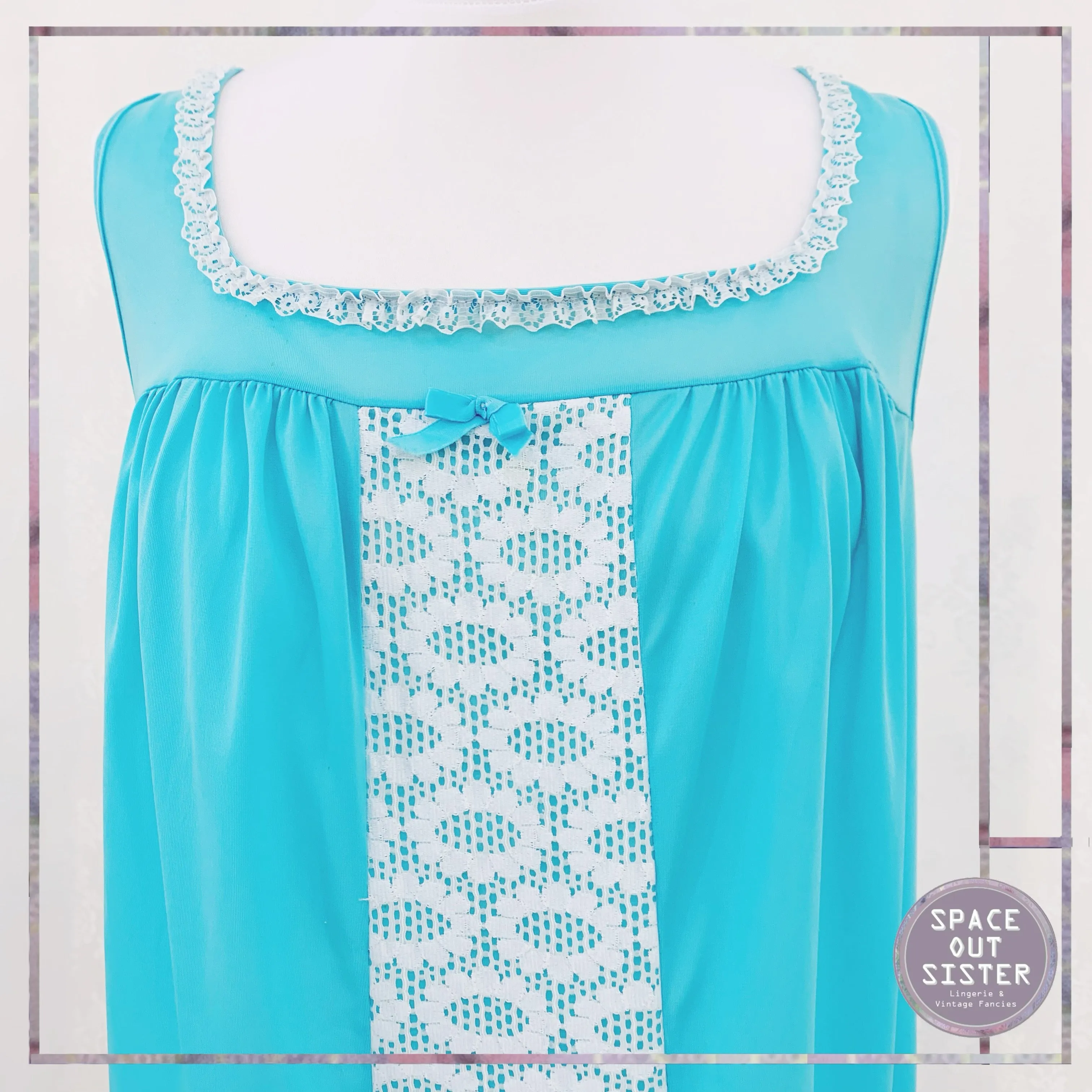 Circa 1960s Vintage Odetta Short Nightdress & Negligee
