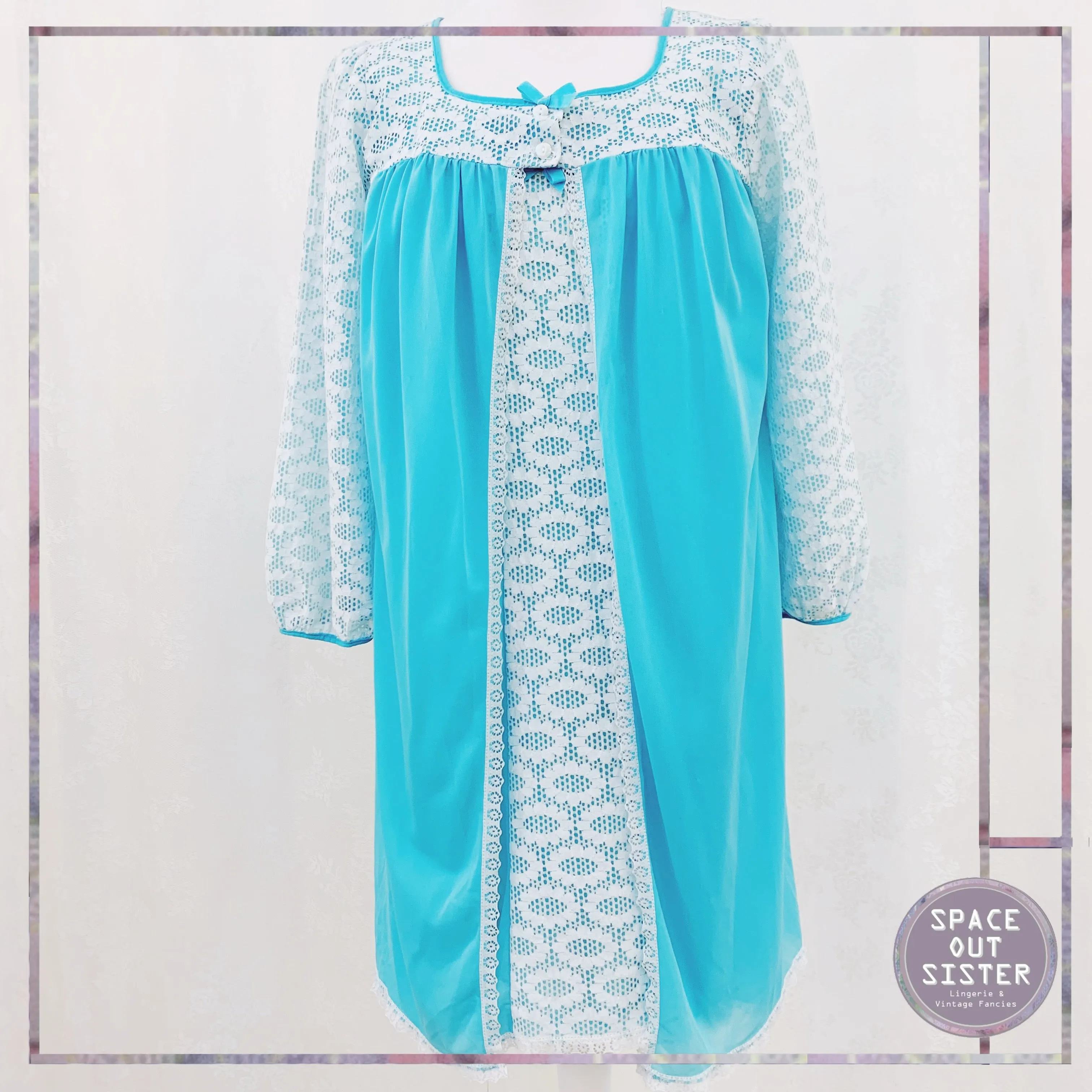 Circa 1960s Vintage Odetta Short Nightdress & Negligee