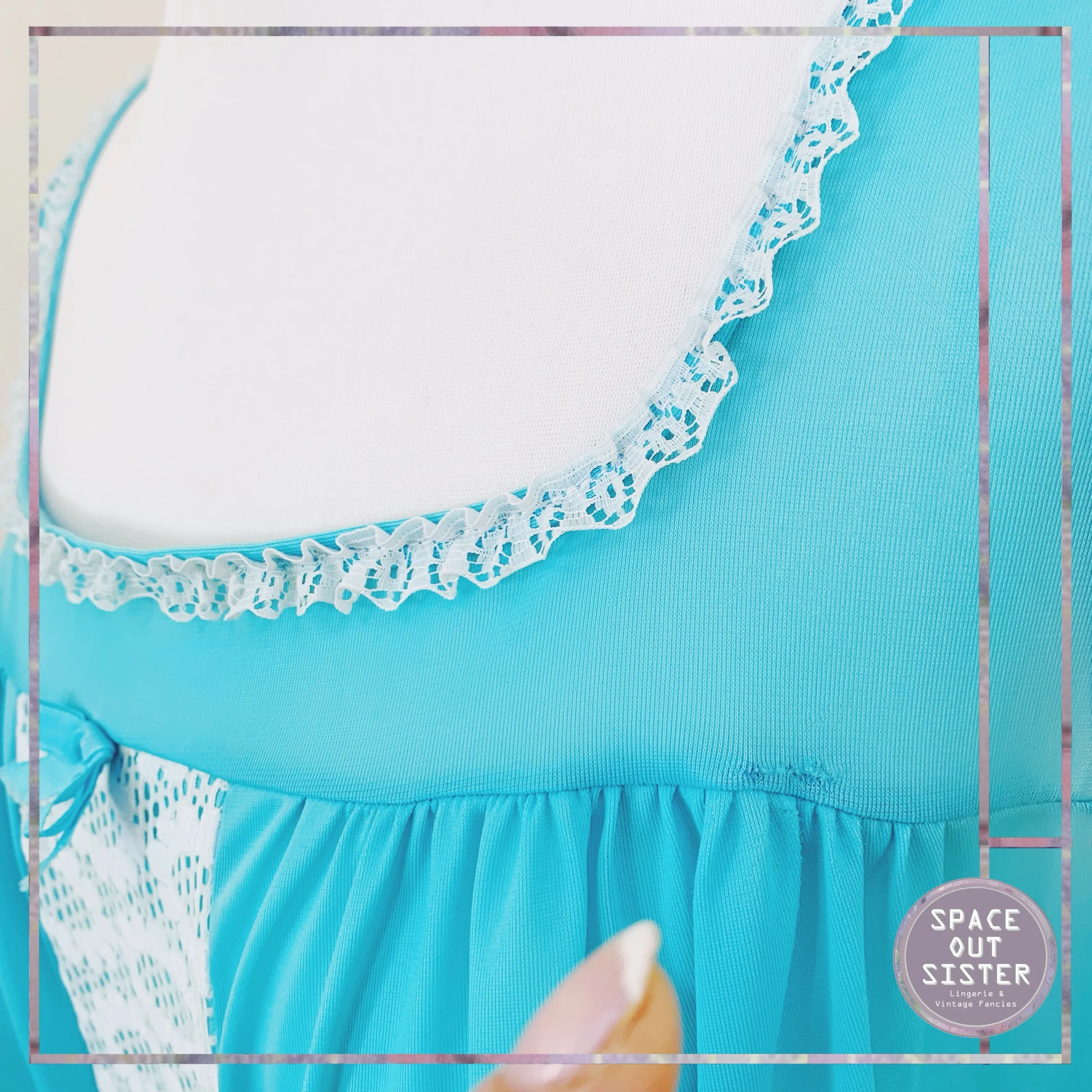 Circa 1960s Vintage Odetta Short Nightdress & Negligee