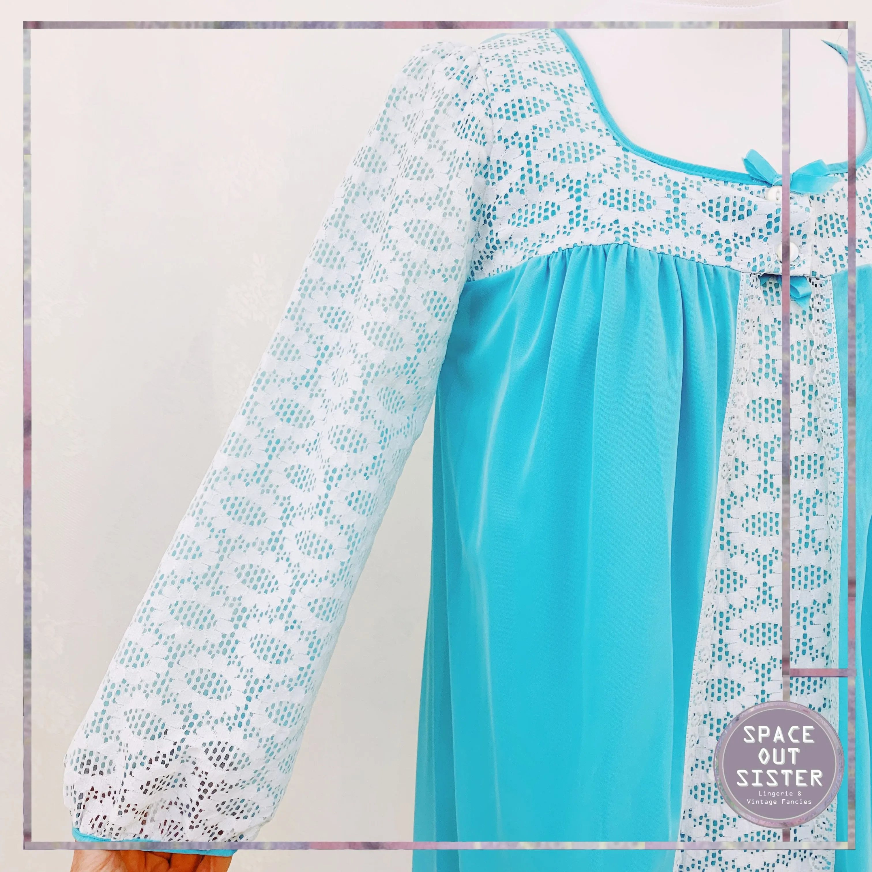 Circa 1960s Vintage Odetta Short Nightdress & Negligee